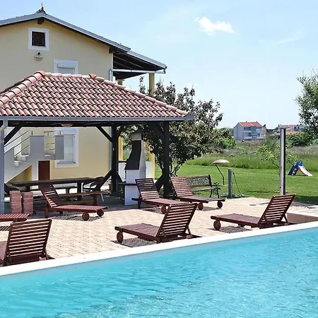 Daire Lug, Privlaka With Pool *