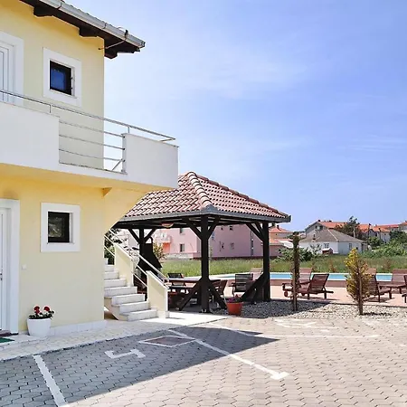 Appartamento Lug, Privlaka With Pool