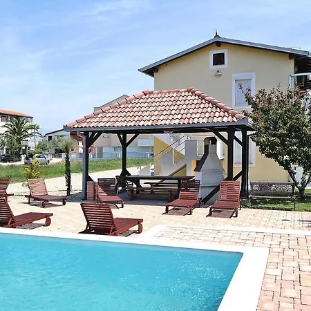 Lug, Privlaka With Pool Daire